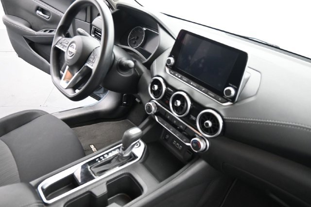 Used 2025 Nissan Sentra SV FWD image 17