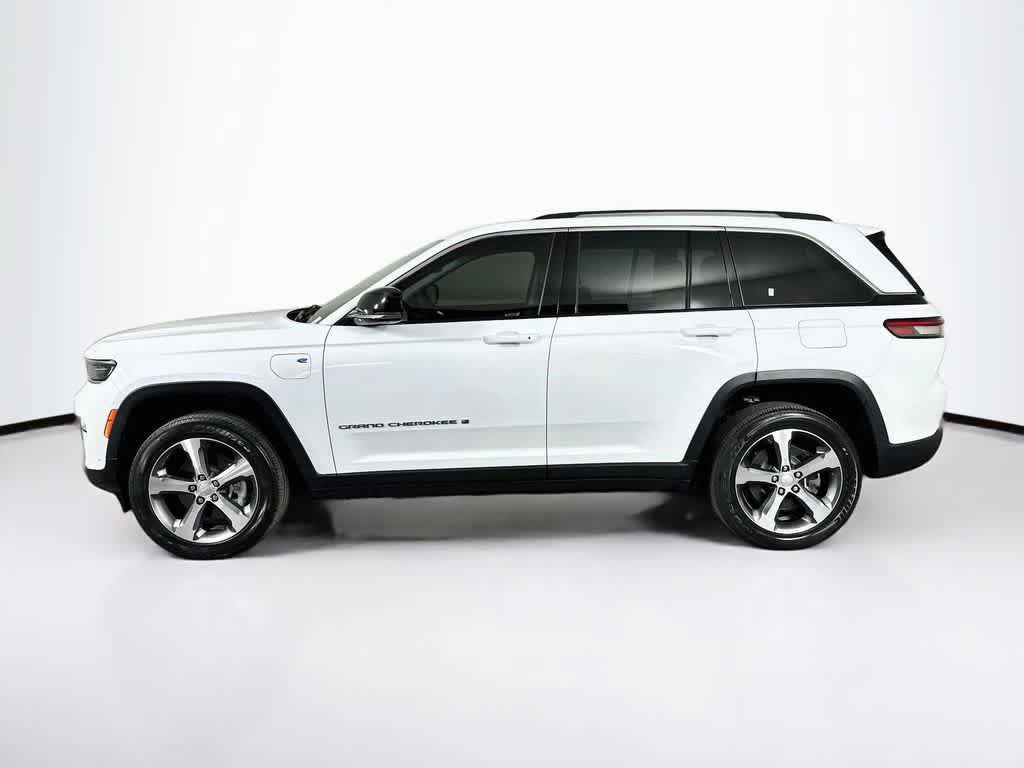 Used 2022 Jeep Grand Cherokee Limited 4xe w/ Luxury Tech Group II AWD/4WD image 2