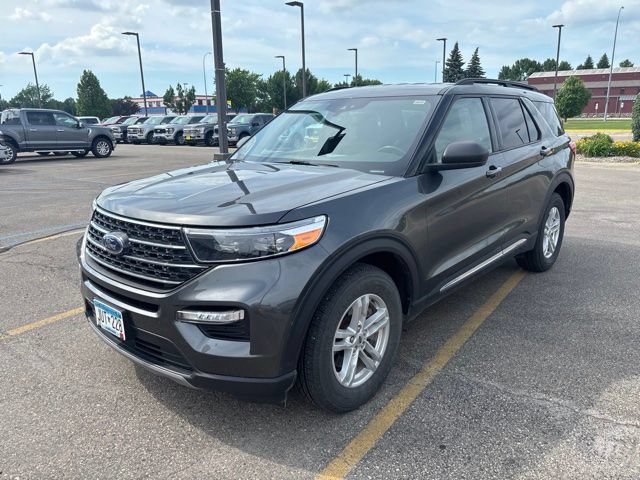 Certified 2020 Ford Explorer XLT w/ Equipment Group 202A AWD/4WD image 3