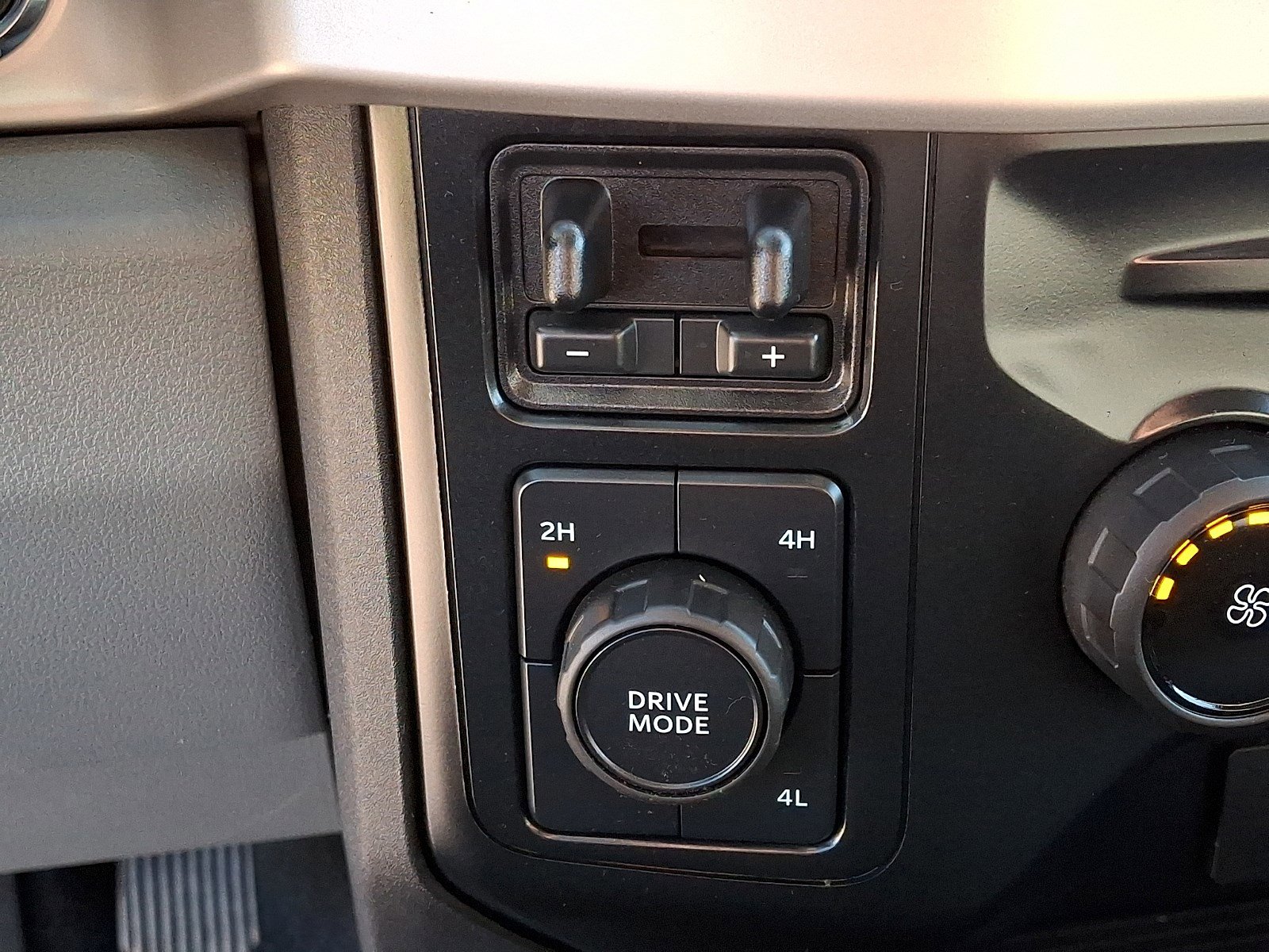 Certified 2023 Ford F250 XLT w/ Black Appearance Package image 21