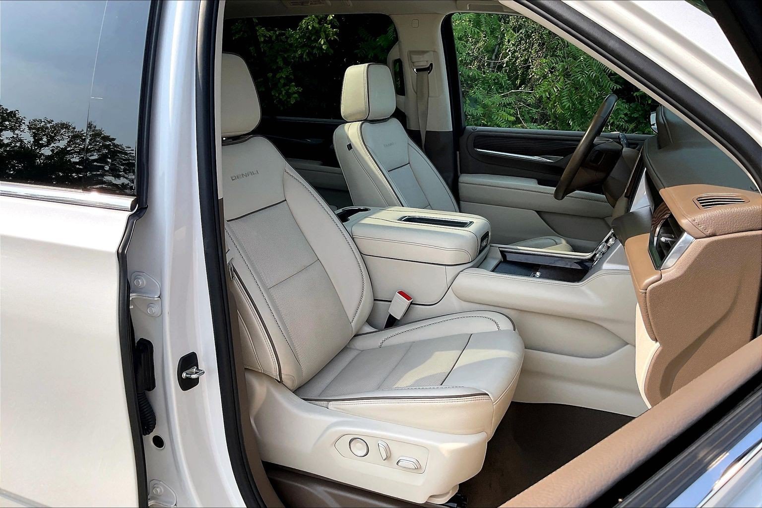 Used 2023 GMC Yukon XL Denali w/ Max Trailering Package AWD/4WD image 7