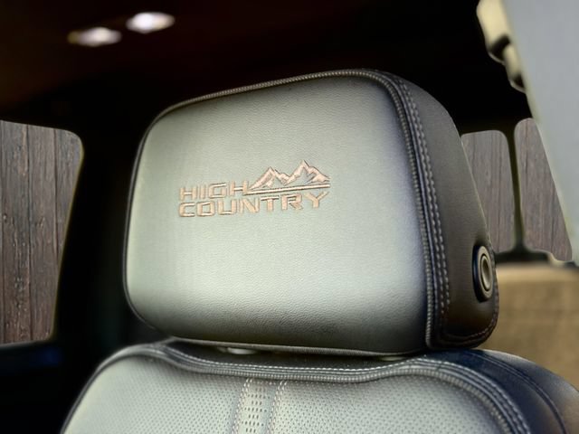 Used 2024 Chevrolet Silverado 2500 High Country w/ High Country Premium Package AWD/4WD image 9