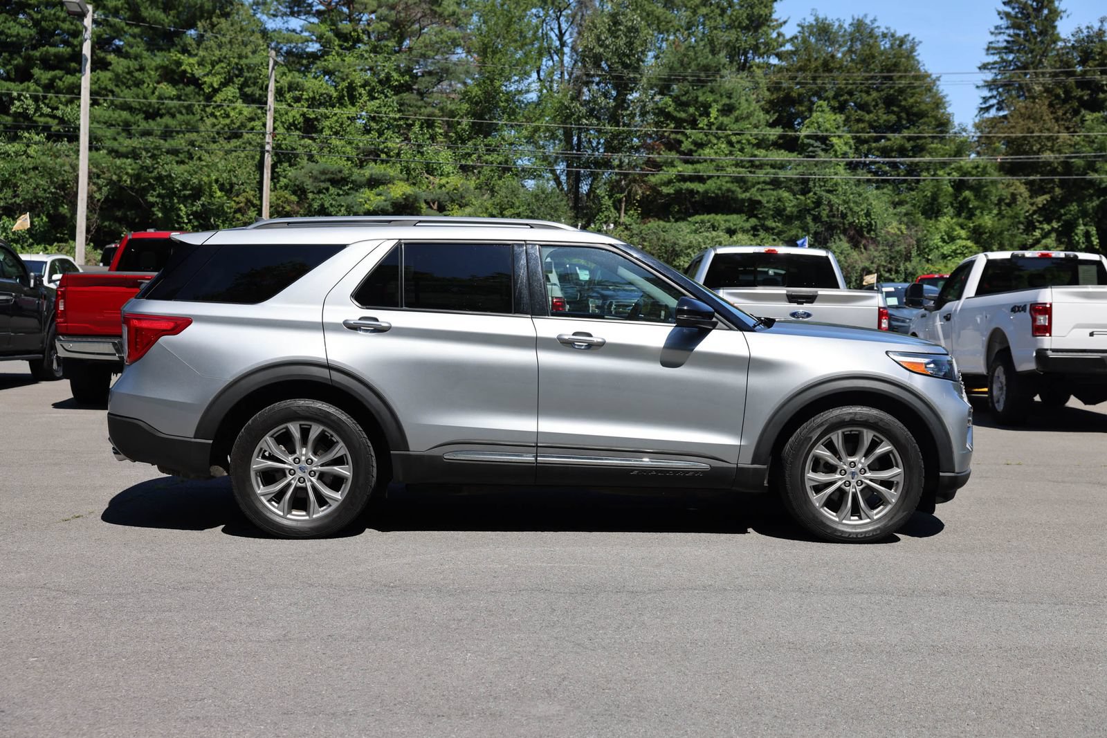 Certified 2023 Ford Explorer Limited w/ Limited Technology Package AWD/4WD image 4