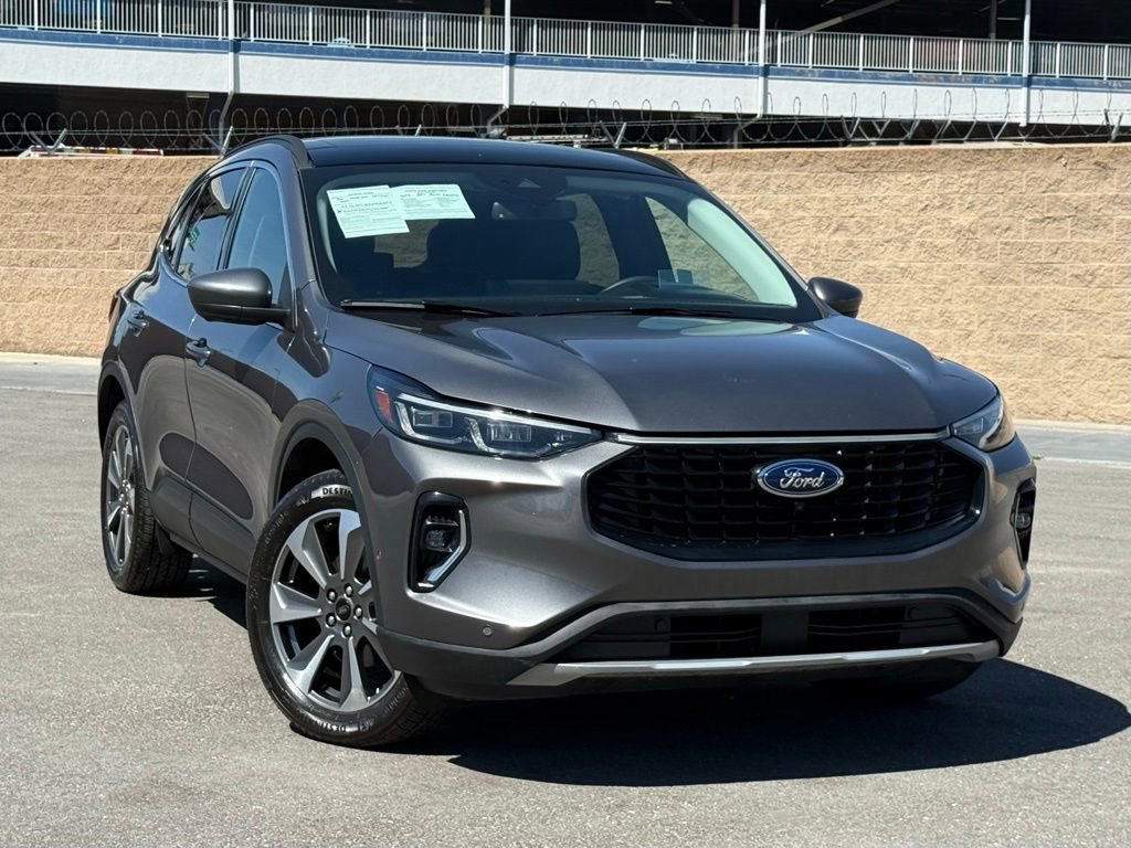 Certified 2023 Ford Escape Platinum w/ Premium Technology Package image 2