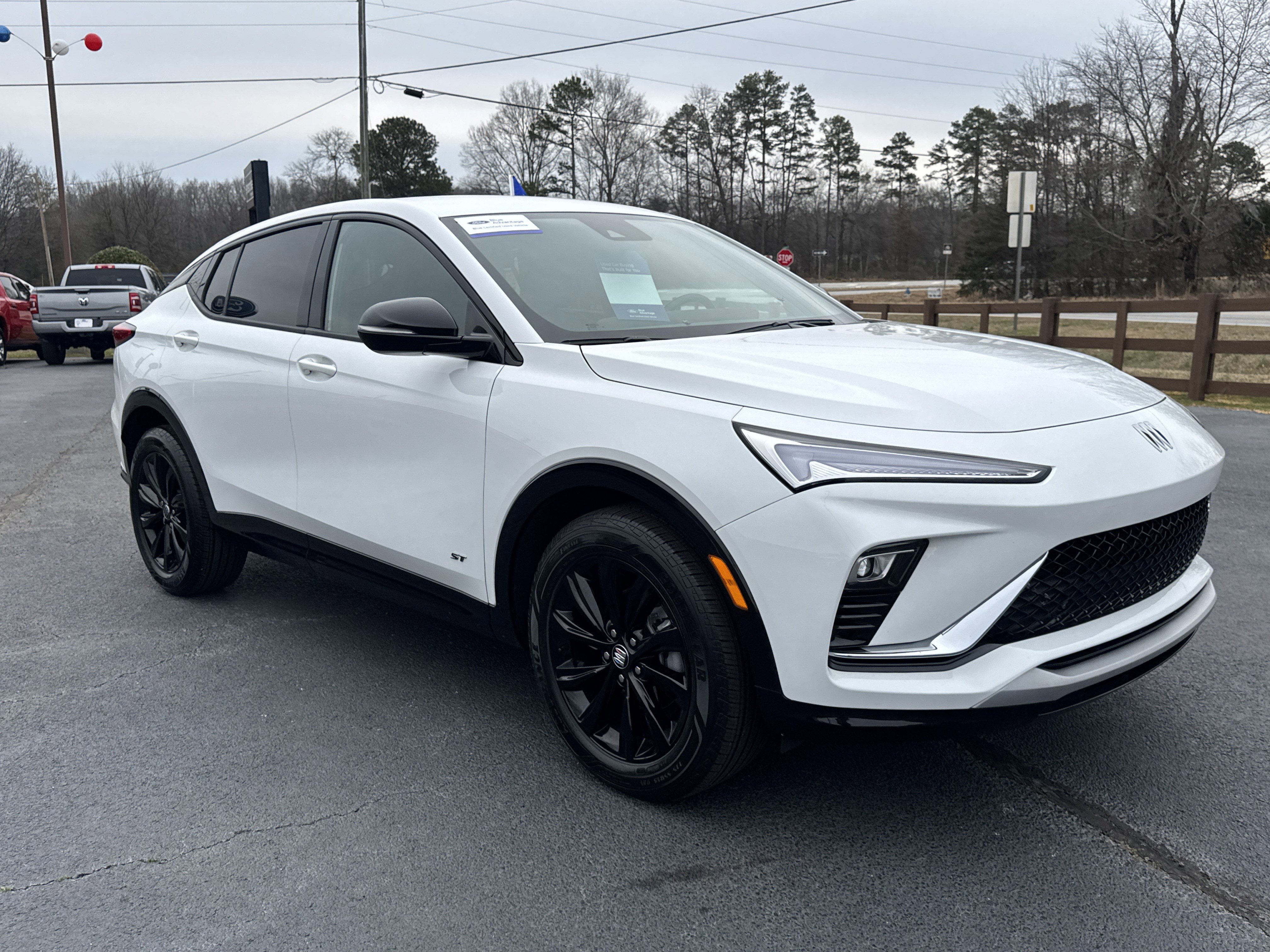 Used 2025 Buick Envista Sport Touring image 4