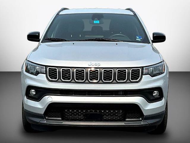 Used 2024 Jeep Compass Latitude AWD/4WD image 2