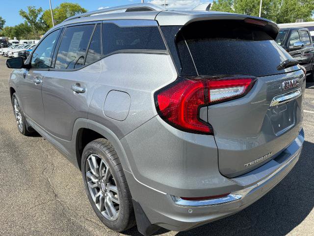Used 2024 GMC Terrain Denali w/ Denali Premium Package AWD/4WD image 3