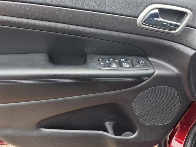 Used 2018 Jeep Grand Cherokee Laredo AWD/4WD image 16