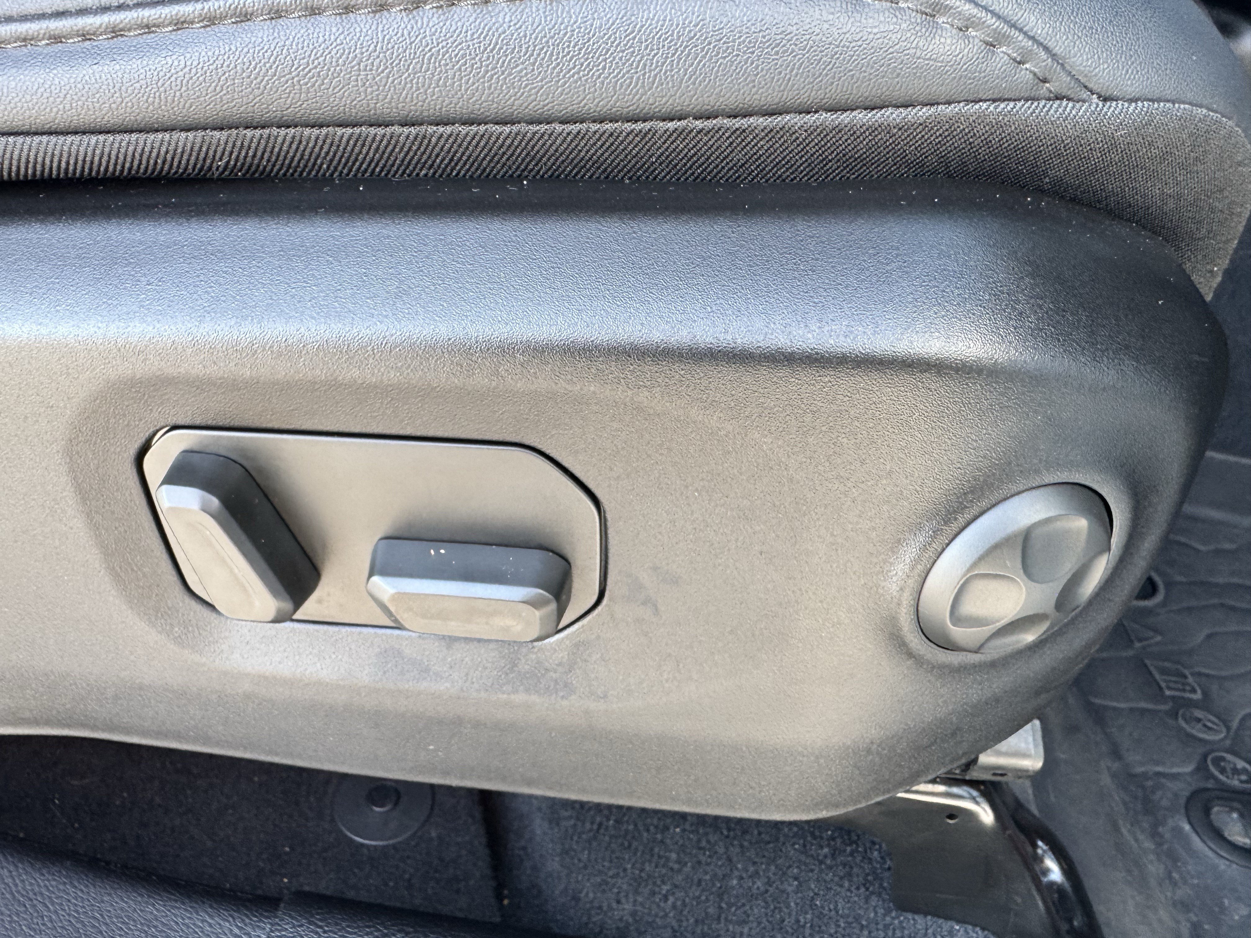 Used 2024 Jeep Wrangler Unlimited Rubicon AWD/4WD image 16