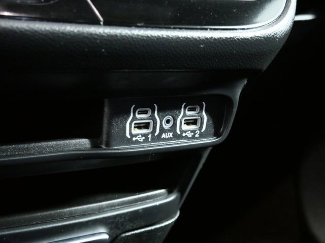 Used 2025 Chrysler Pacifica Select image 24