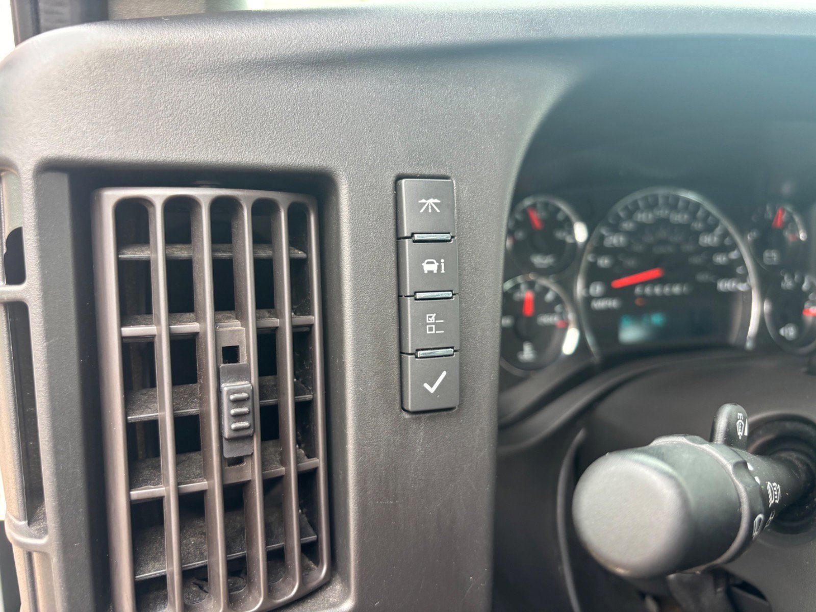 Used 2019 Chevrolet Express 3500 w/ Driver Convenience Package image 23