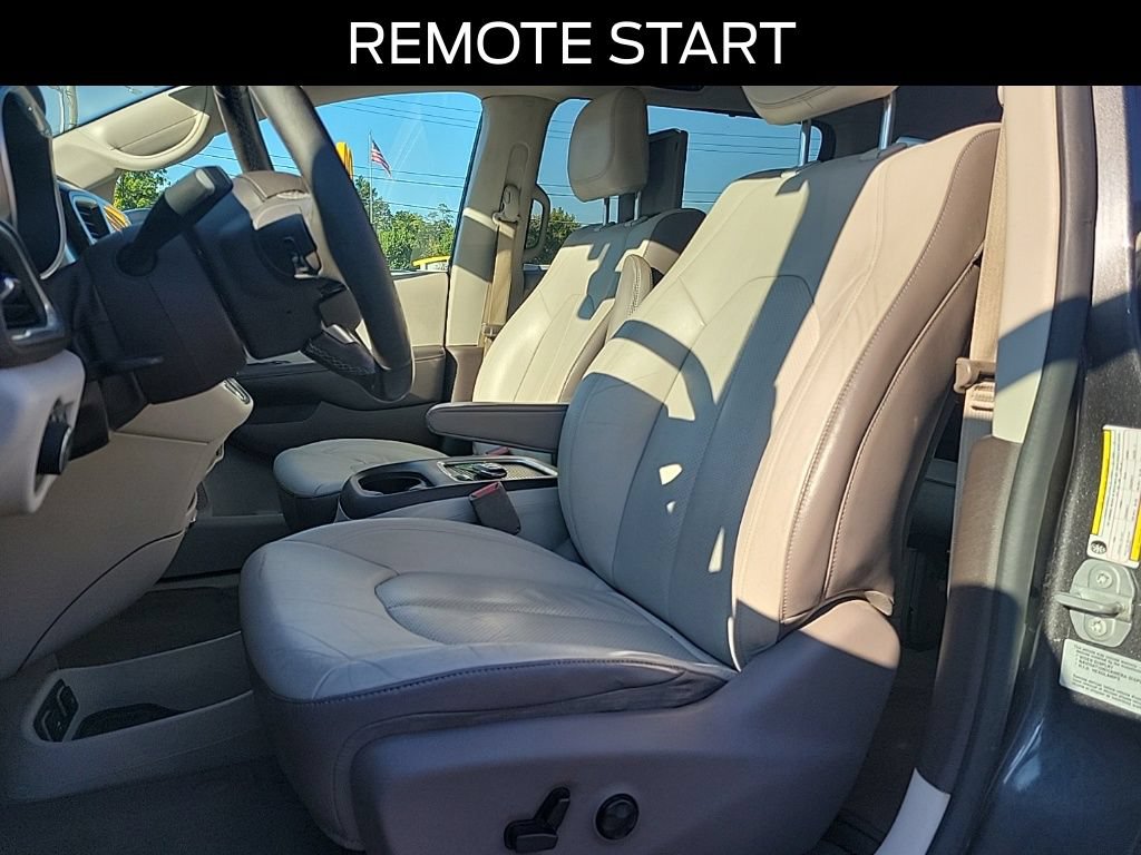 Used 2017 Chrysler Pacifica Touring-L Plus FWD image 18