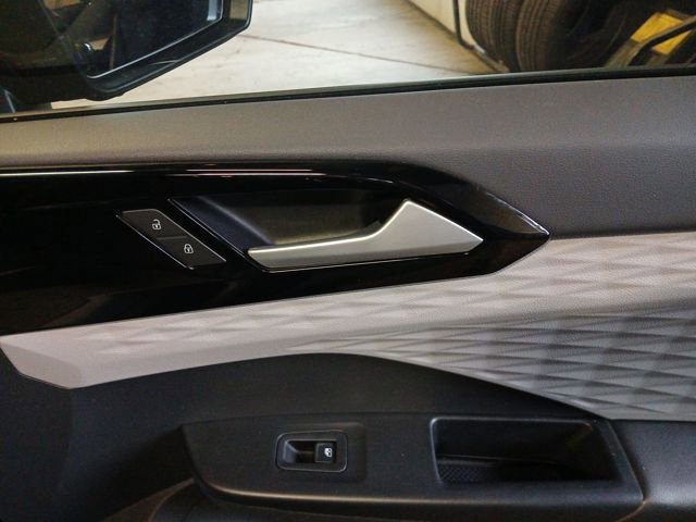 Used 2022 Volkswagen Taos S image 47