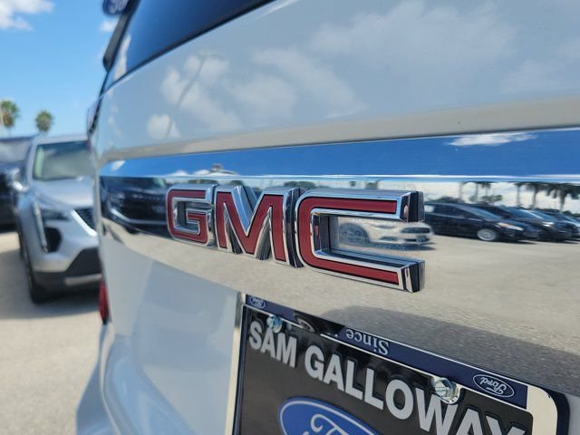 Used 2024 GMC Yukon XL SLT w/ SLT Premium Package AWD/4WD image 8