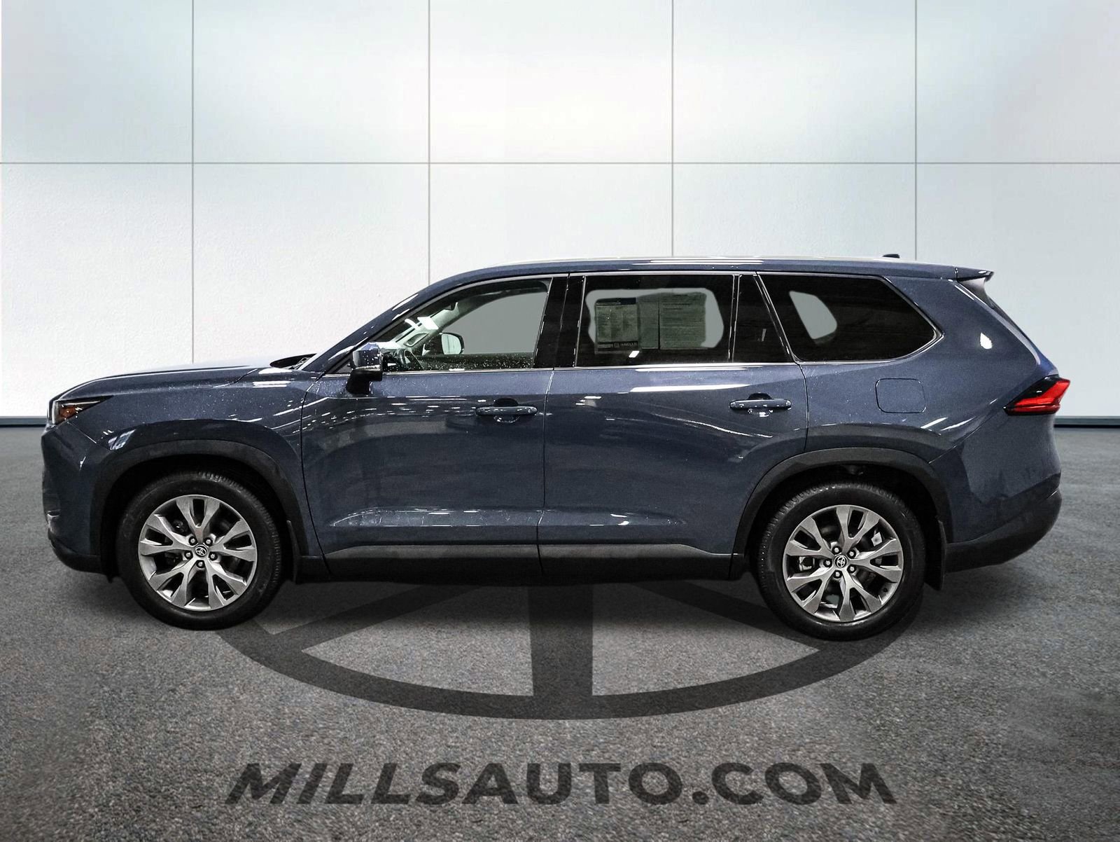 Used 2024 Toyota Grand Highlander Limited image 9