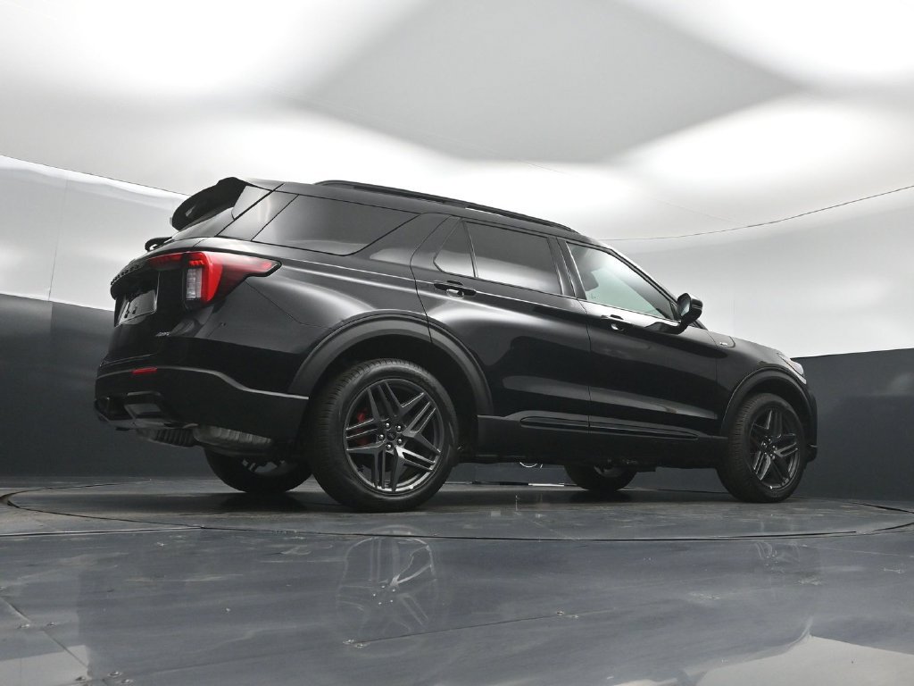 Certified 2026 Ford Explorer ST-Line w/ ST-Line Street Pack AWD/4WD image 47