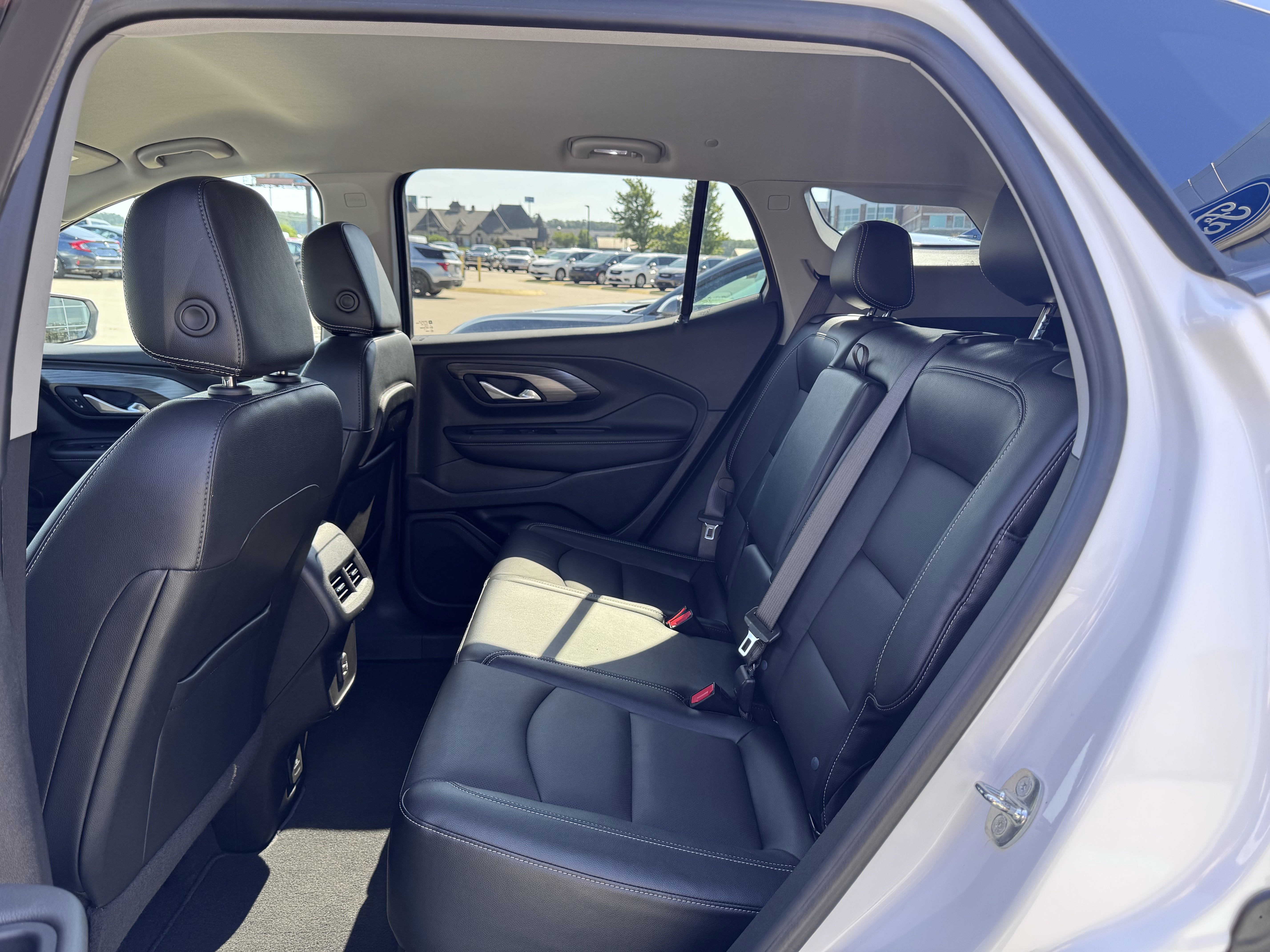 Used 2023 GMC Terrain SLT image 28