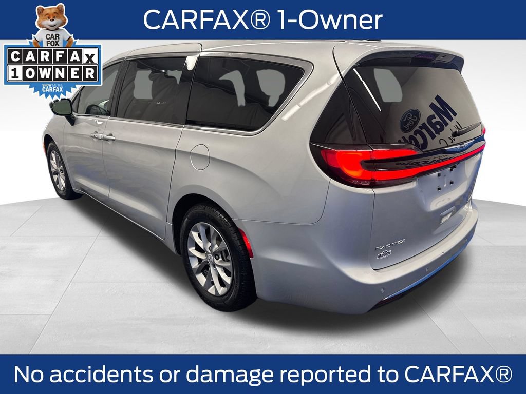 Used 2026 Chrysler Pacifica Limited FWD image 4