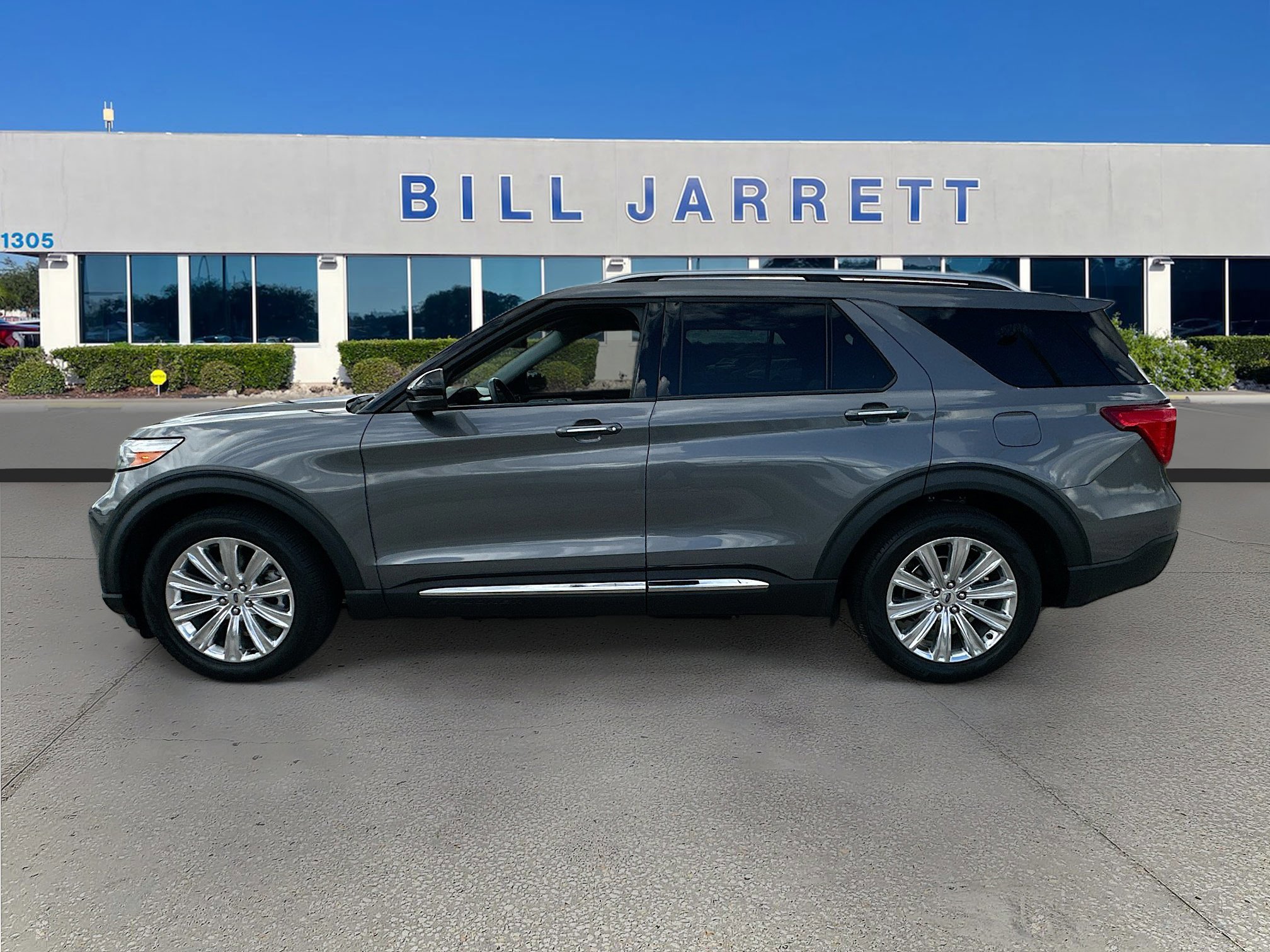 Certified 2022 Ford Explorer Limited w/ Equipment Group 301A image 2