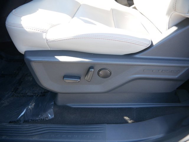Certified 2025 Ford Expedition Active AWD/4WD image 8