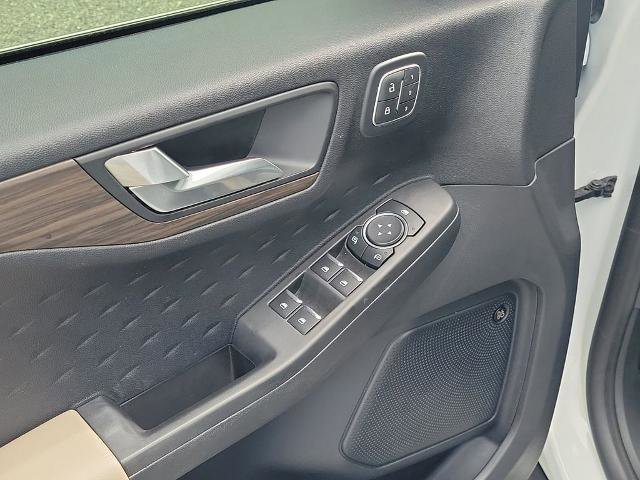 Certified 2020 Ford Escape Titanium w/ Titanium Premium Package 2.0 FWD image 22