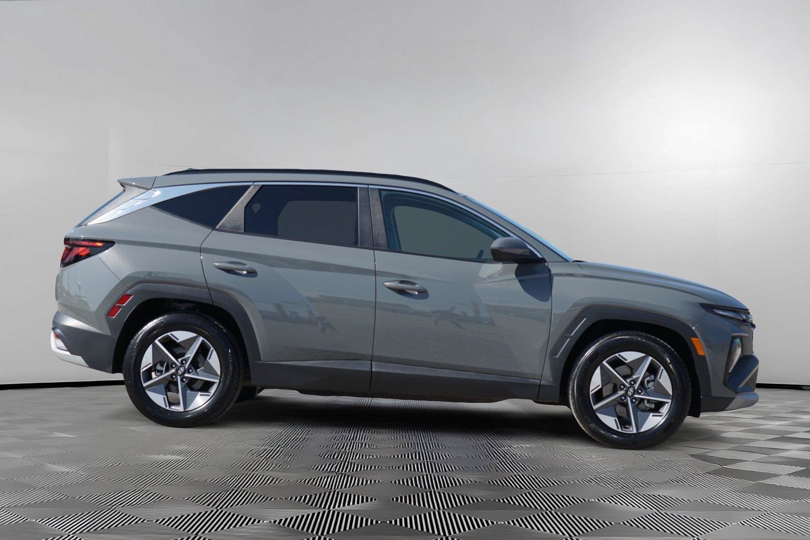 Used 2025 Hyundai Tucson SEL FWD image 4