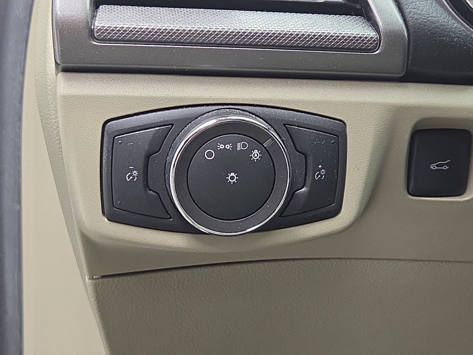 Certified 2020 Ford Fusion SE FWD image 20