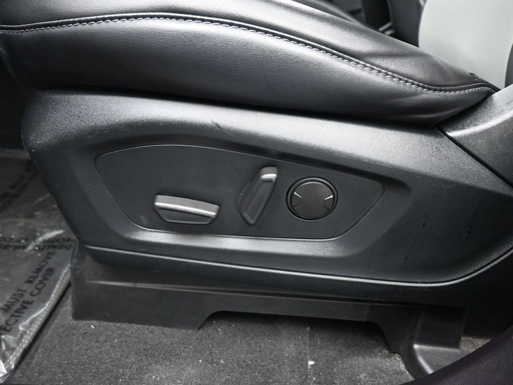 Certified 2022 Ford Explorer XLT w/ Equipment Group 202A image 11