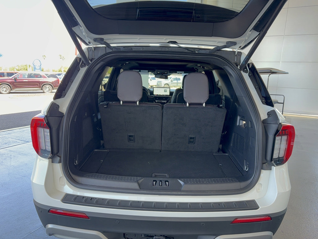 Certified 2025 Ford Explorer Platinum image 7