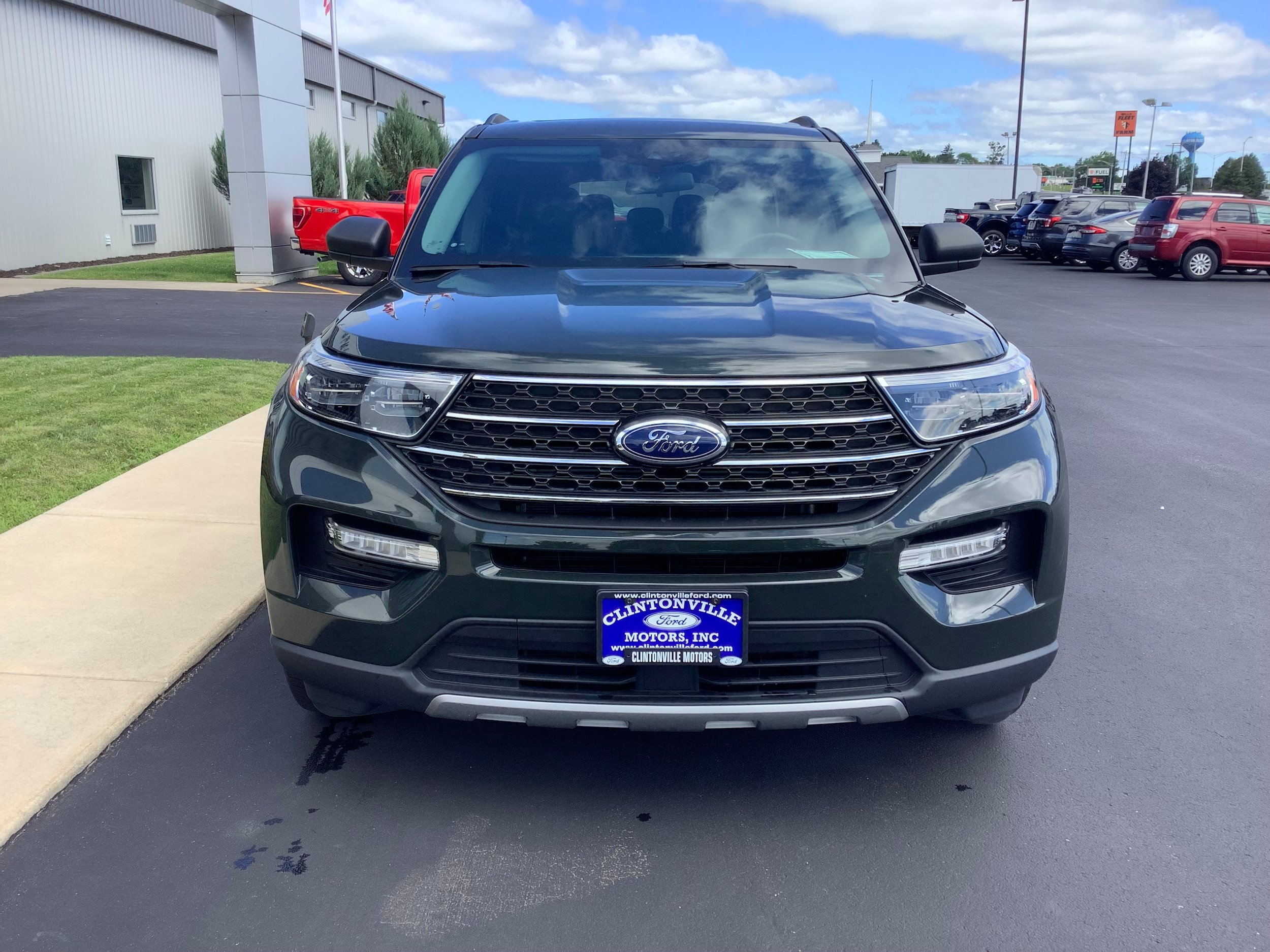 Certified 2023 Ford Explorer XLT w/ Equipment Group 202A AWD/4WD image 3