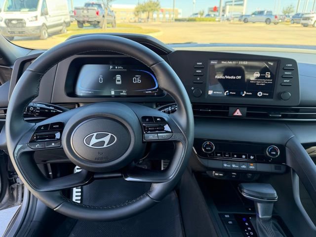 Used 2025 Hyundai Elantra Sport image 12
