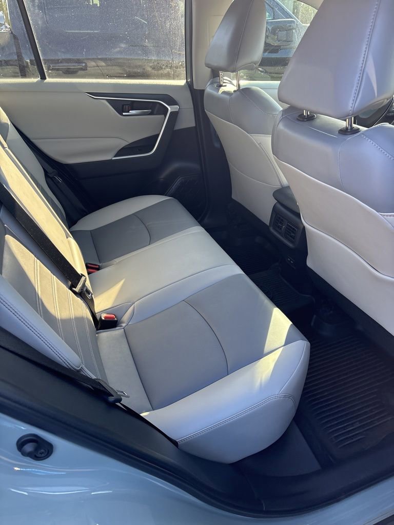 Used 2023 Toyota RAV4 XLE Premium image 11