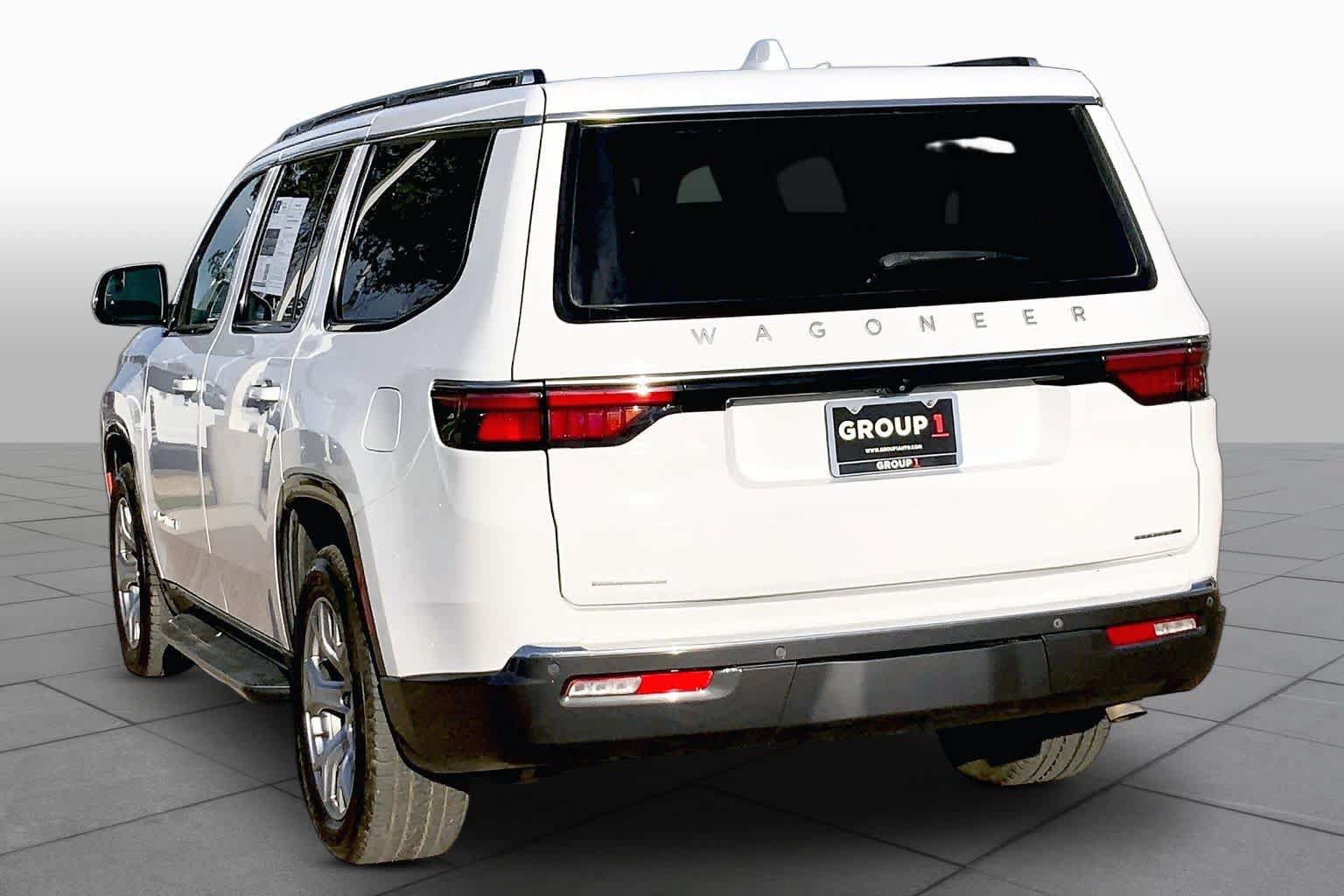 Used 2022 Jeep Wagoneer Series I w/ Premium Group I AWD/4WD image 12