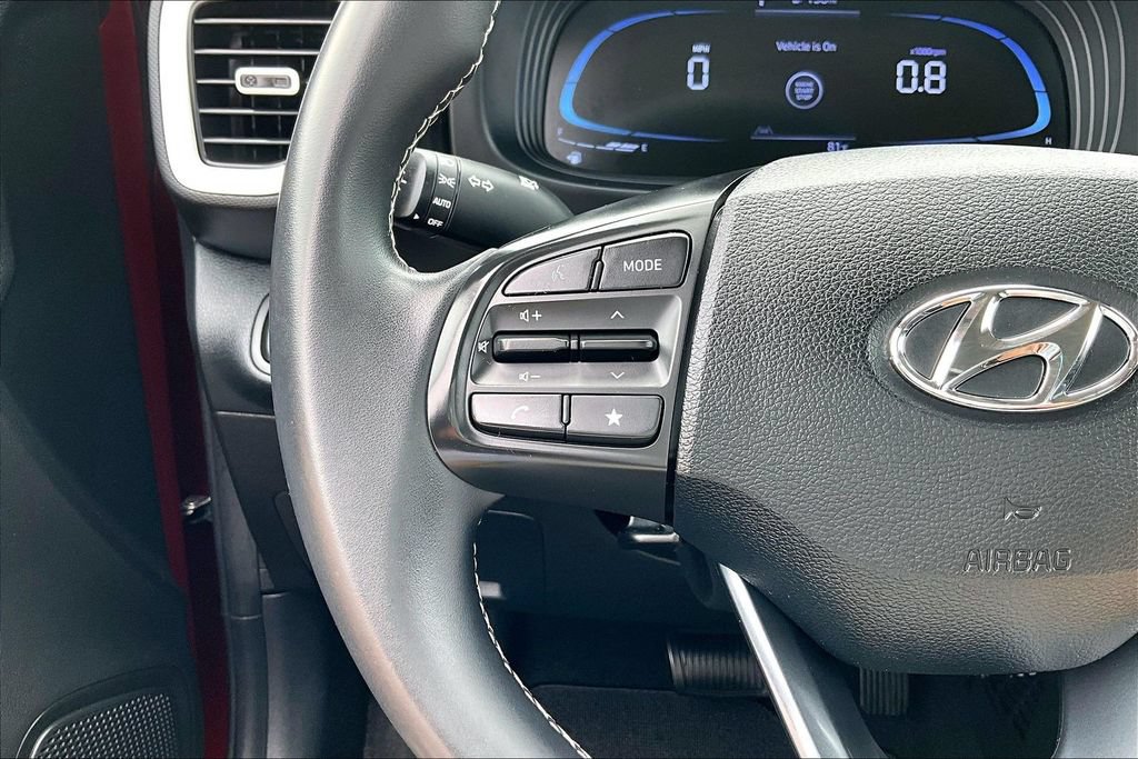 Used 2024 Hyundai Venue Limited FWD image 18