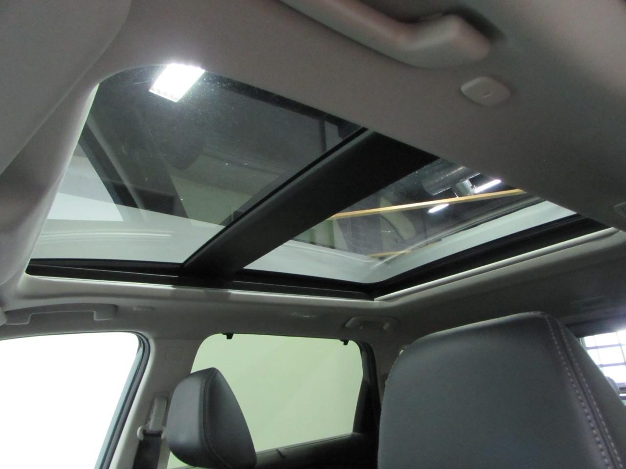 Used 2025 Nissan Rogue SL w/ Tech Package AWD/4WD image 33