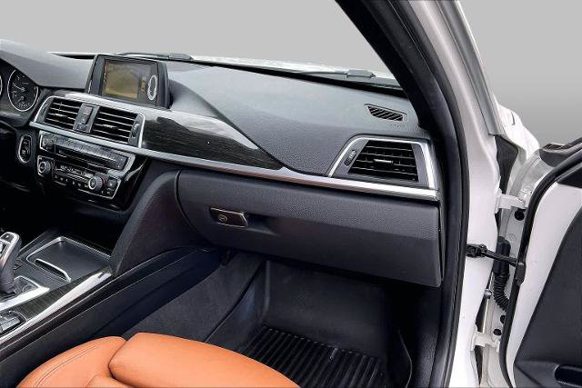 Used 2017 BMW 330i xDrive Sedan AWD/4WD image 18