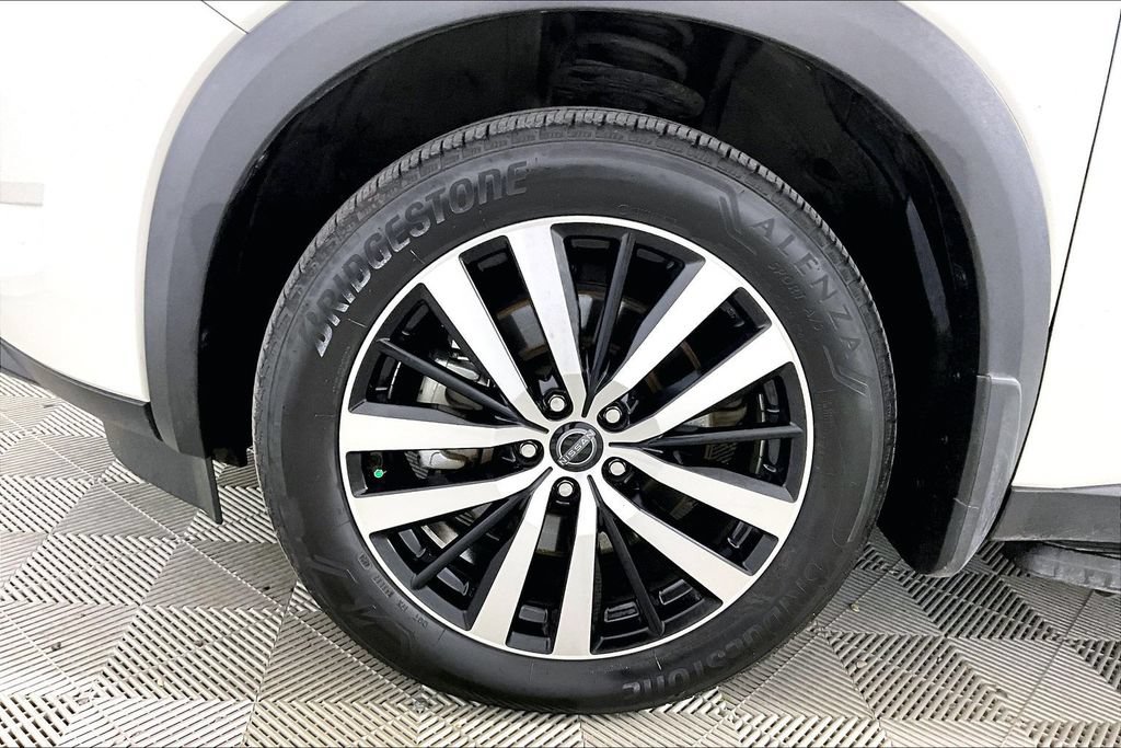 Used 2023 Nissan Pathfinder Platinum w/ Lighting Package (N93) FWD image 7