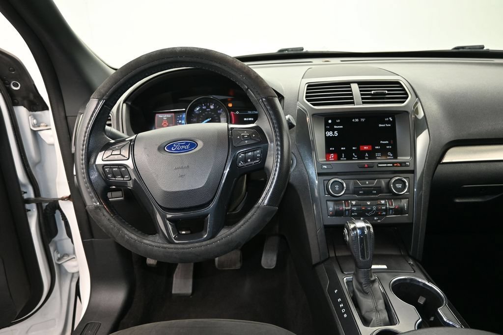 Certified 2018 Ford Explorer XLT w/ Equipment Group 202A FWD image 16