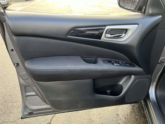 Used 2017 Nissan Pathfinder S image 12