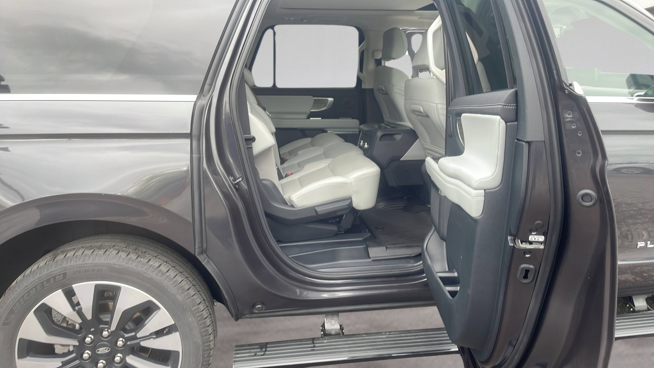 Certified 2025 Ford Expedition Max Platinum w/ Driver's Package AWD/4WD image 15