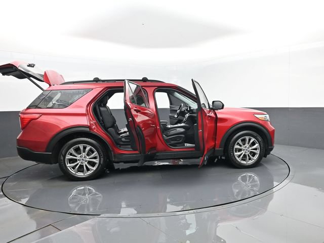 Certified 2020 Ford Explorer XLT w/ Equipment Group 202A AWD/4WD image 32