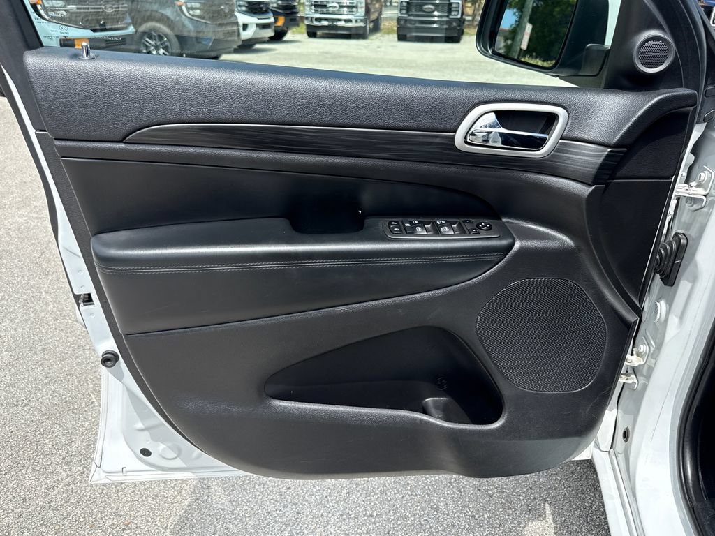 Used 2021 Jeep Grand Cherokee Laredo X RWD image 13