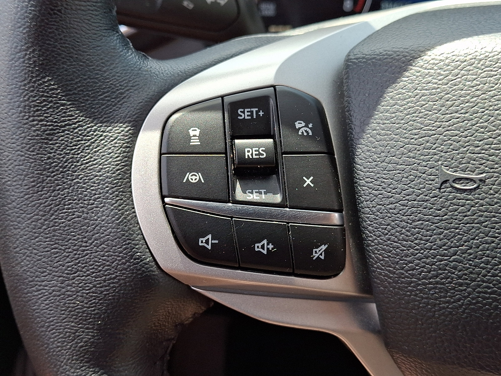 Certified 2023 Ford Explorer XLT w/ Equipment Group 202A AWD/4WD image 28