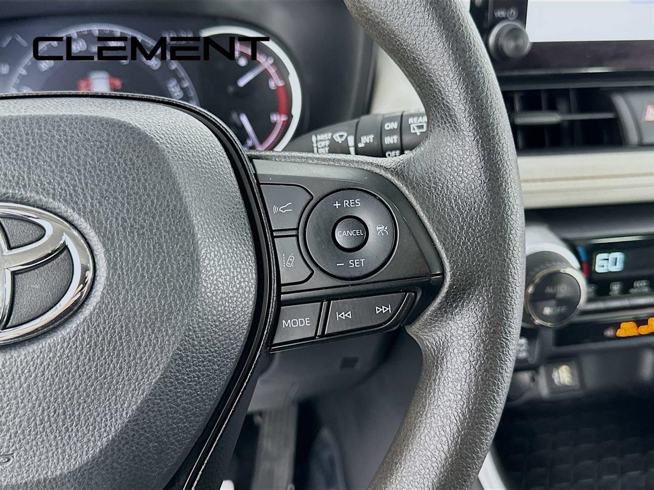 Used 2024 Toyota RAV4 XLE AWD/4WD image 17
