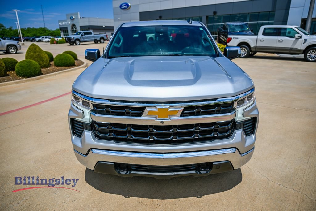 Used 2022 Chevrolet Silverado 1500 LT AWD/4WD image 2