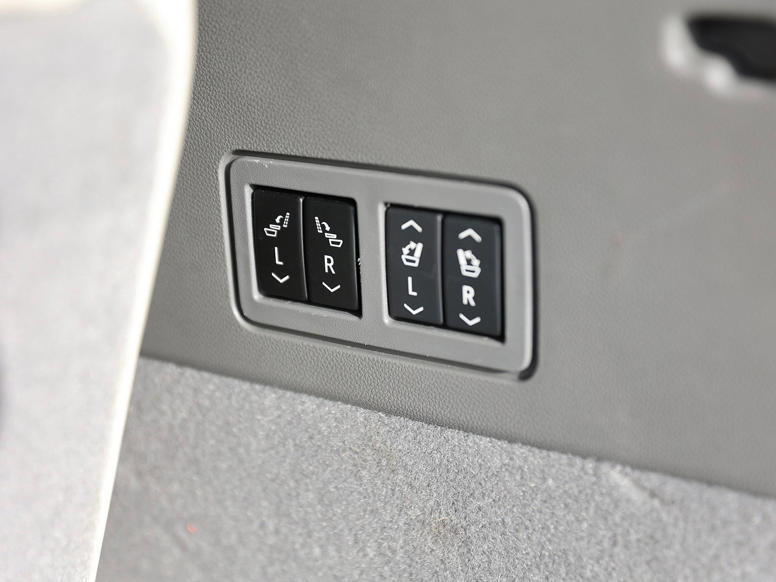 Used 2024 Cadillac XT6 Premium Luxury image 14