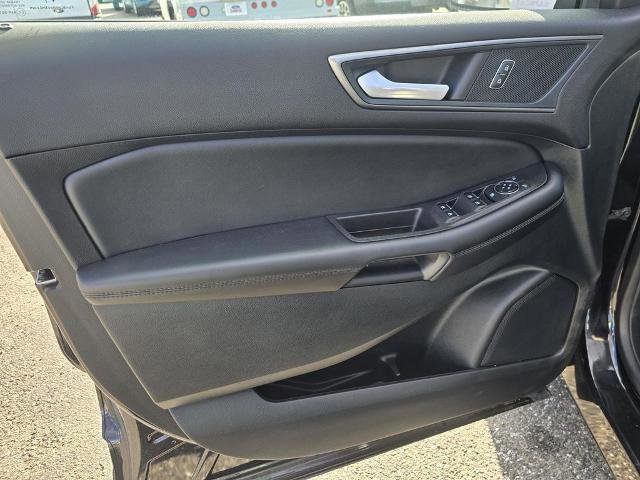 Certified 2024 Ford Edge SE w/ Black Appearance Package image 18