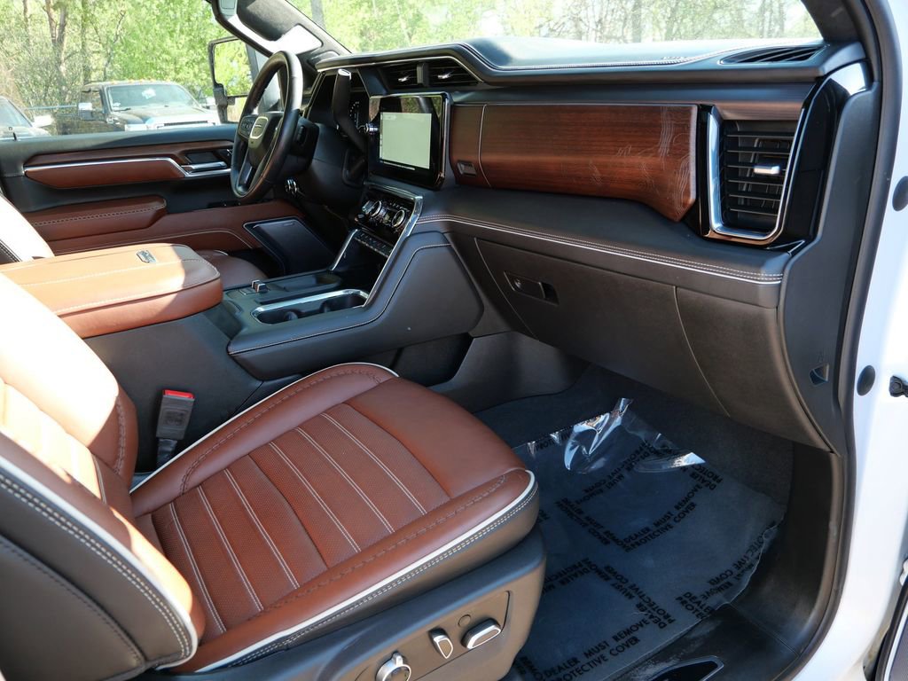 Used 2024 GMC Sierra 2500 Denali Ultimate AWD/4WD image 8