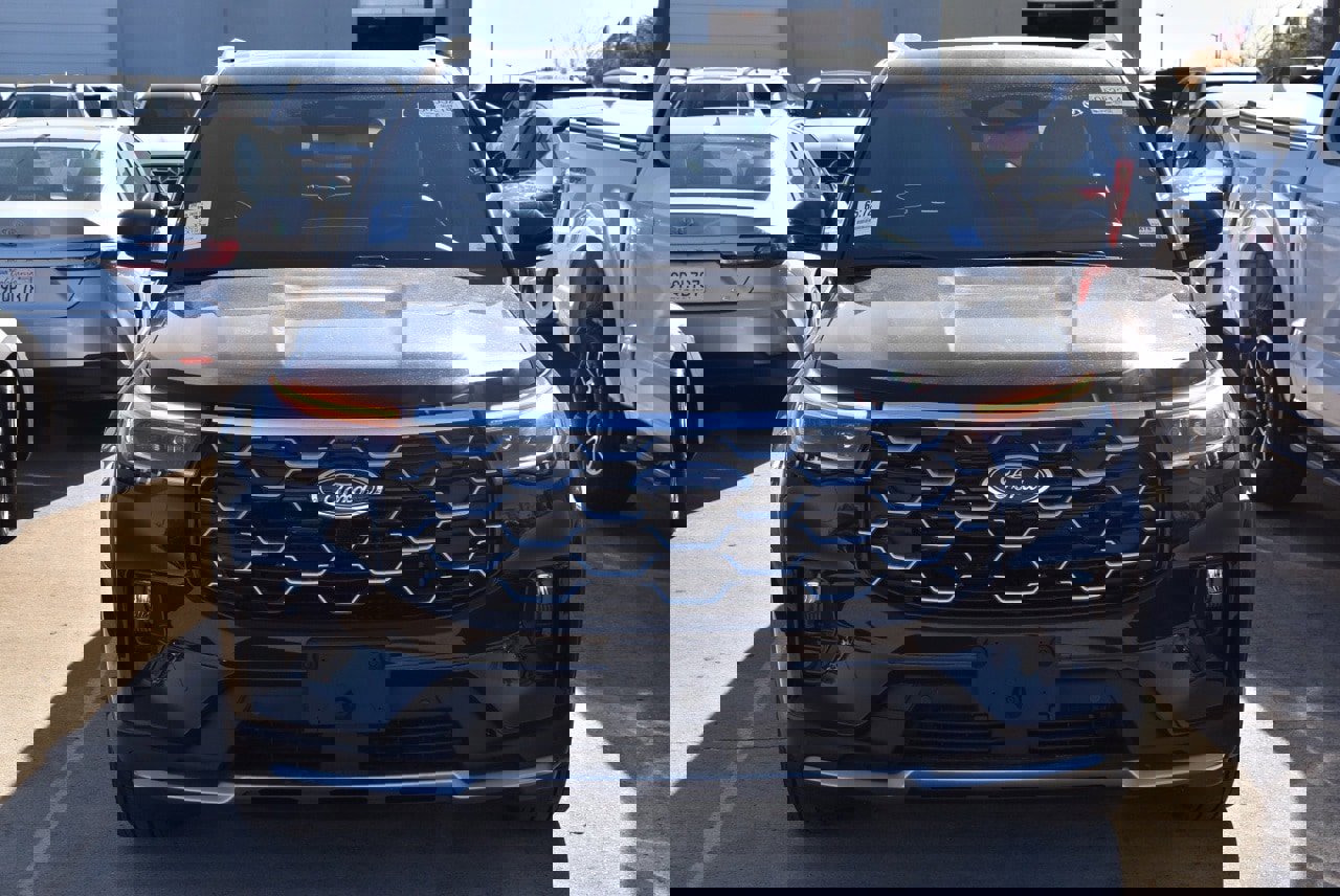 Certified 2025 Ford Explorer Platinum image 3