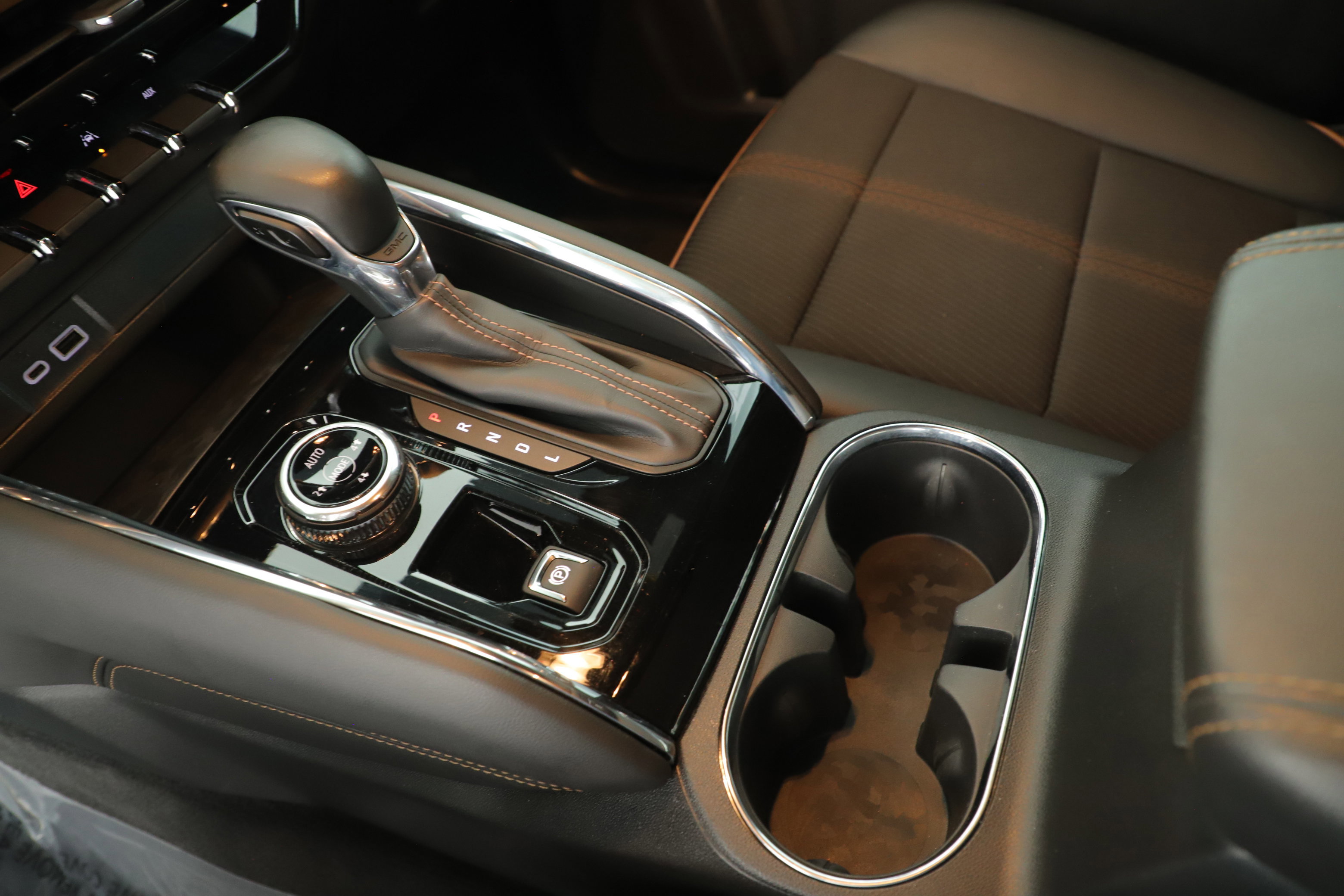 Used 2023 GMC Canyon AT4 w/ Technology Package image 16